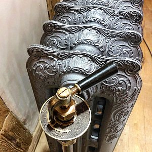 Antiker Gussradiator